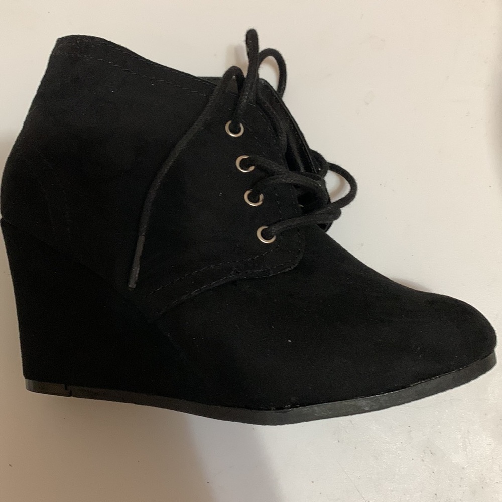 Arizona Black Wedge Booties 5M